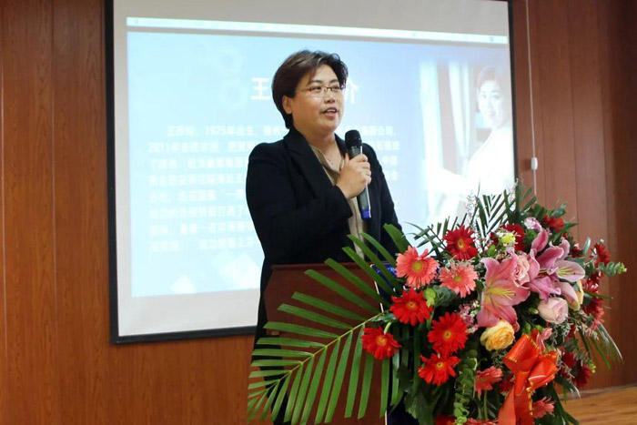 德商商會(huì)會(huì)長(zhǎng)王玲玲女士發(fā)表了演講
